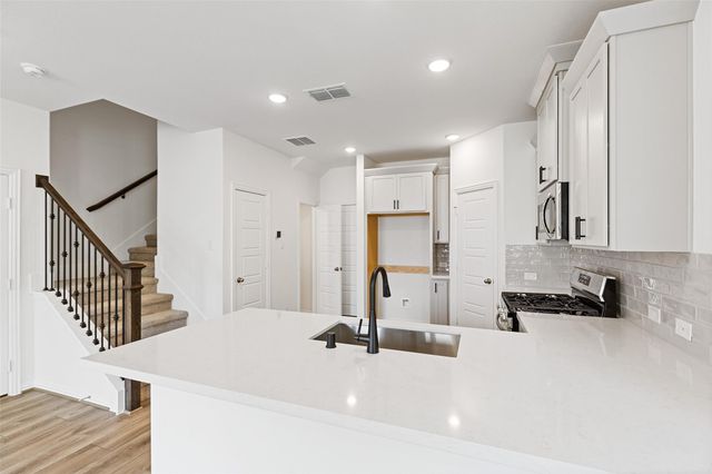 2210 Villa Clara Drive, Friendswood, TX 77546