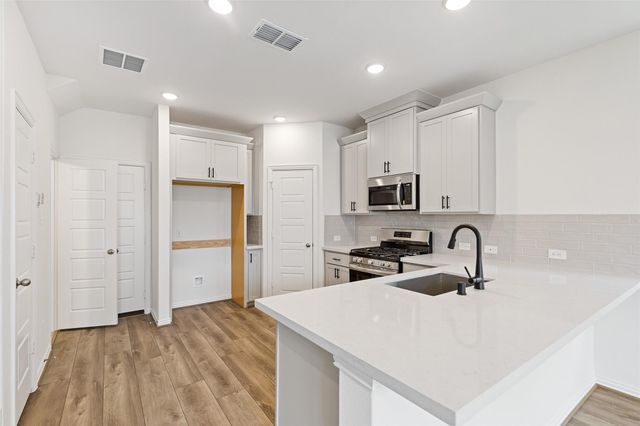 2210 Villa Clara Drive, Friendswood, TX 77546