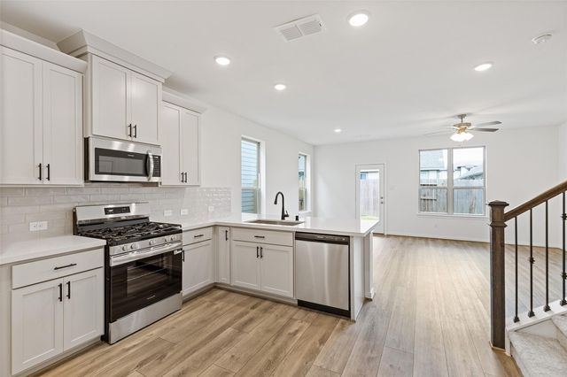 2210 Villa Clara Drive, Friendswood, TX 77546