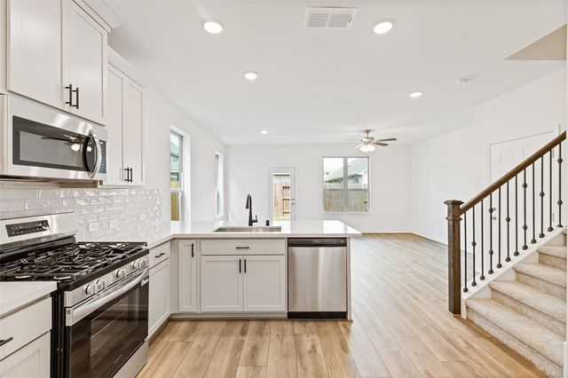 2210 Villa Clara Drive, Friendswood, TX 77546