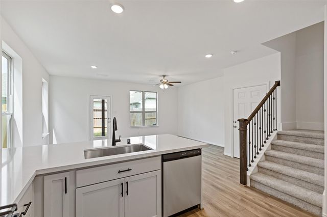 2210 Villa Clara Drive, Friendswood, TX 77546