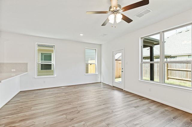 2210 Villa Clara Drive, Friendswood, TX 77546