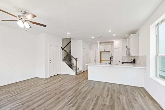 2210 Villa Clara Drive, Friendswood, TX 77546