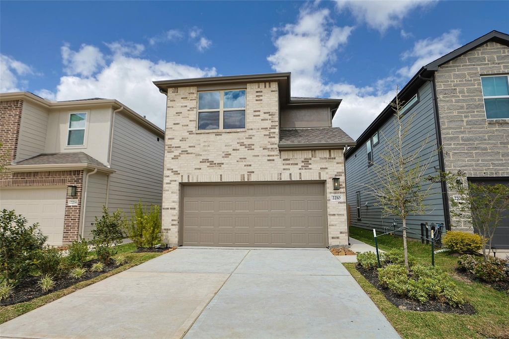 2210 Villa Clara Drive, Friendswood, TX 77546