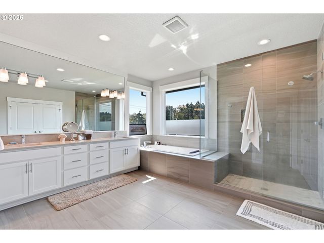 13522 Nw ANTHEM Ln, Portland, OR 97229