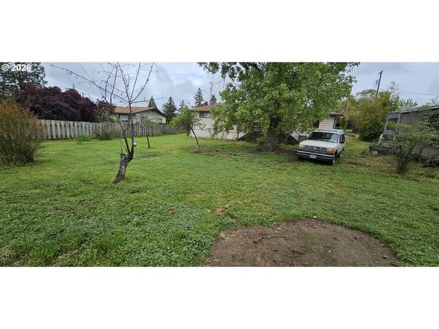 1731 Nw KEASEY St, Roseburg, OR 97471