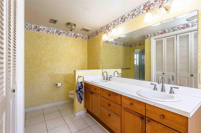 2804 LINTHICUM PLACE, Tampa, FL 33618