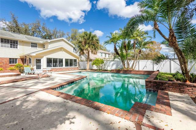 2804 LINTHICUM PLACE, Tampa, FL 33618