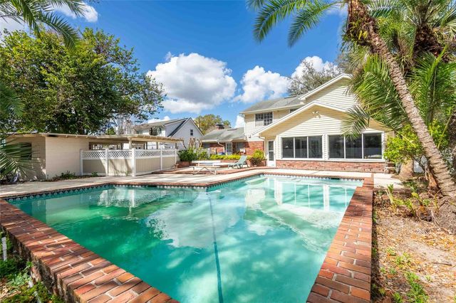 2804 LINTHICUM PLACE, Tampa, FL 33618