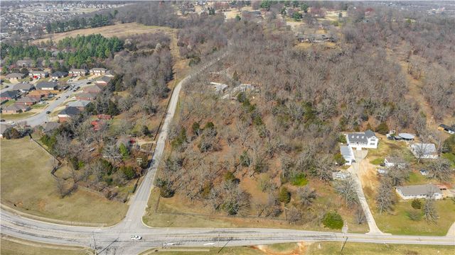 843 Woodcliff Road, Springdale, AR 72764