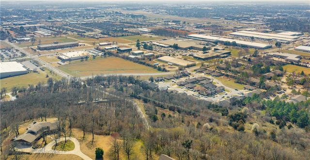 843 Woodcliff Road, Springdale, AR 72764