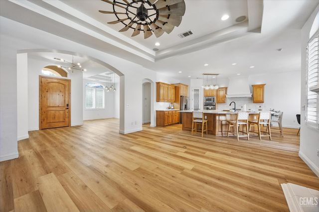 11204 Chiswick Court, Bakersfield, CA 93311