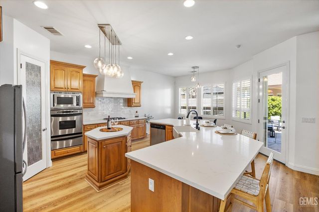 11204 Chiswick Court, Bakersfield, CA 93311