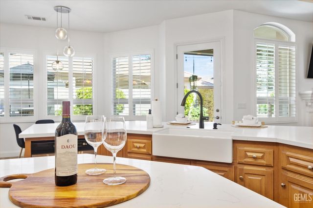 11204 Chiswick Court, Bakersfield, CA 93311