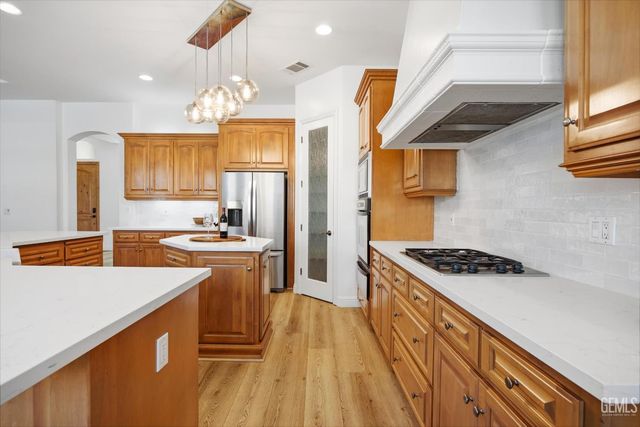 11204 Chiswick Court, Bakersfield, CA 93311