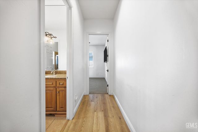 11204 Chiswick Court, Bakersfield, CA 93311