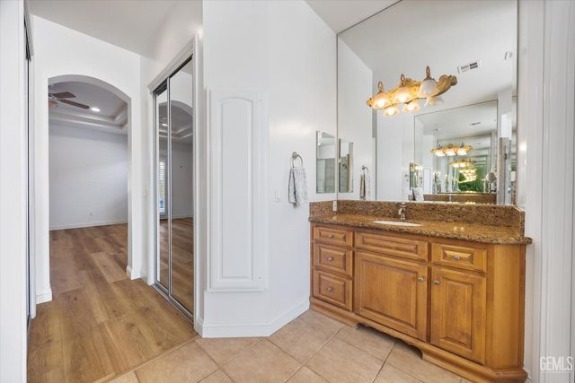 11204 Chiswick Court, Bakersfield, CA 93311