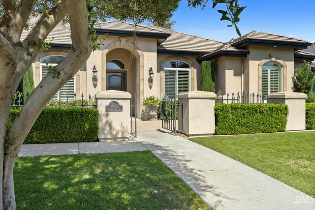 11204 Chiswick Court, Bakersfield, CA 93311