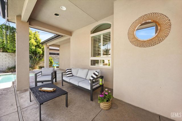 11204 Chiswick Court, Bakersfield, CA 93311