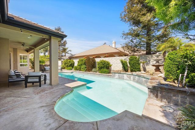 11204 Chiswick Court, Bakersfield, CA 93311