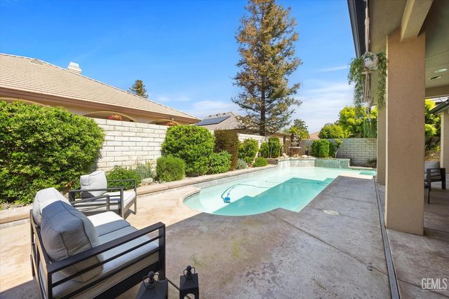 11204 Chiswick Court, Bakersfield, CA 93311