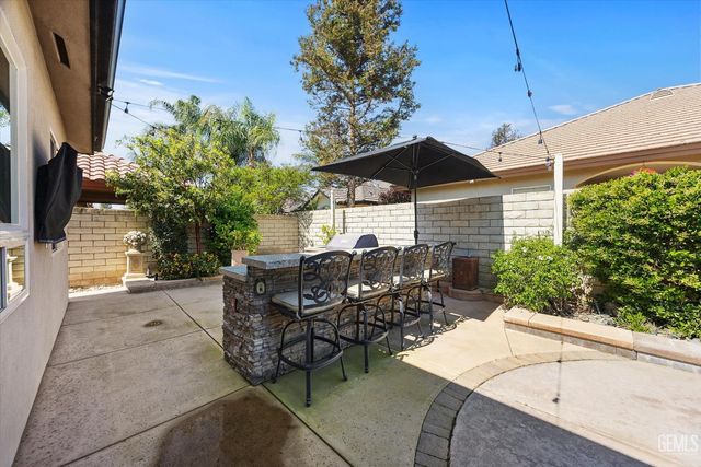 11204 Chiswick Court, Bakersfield, CA 93311