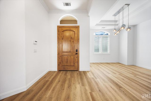 11204 Chiswick Court, Bakersfield, CA 93311