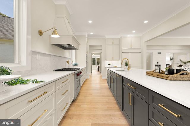 10700 ALLOWAY DR, Potomac, MD 20854