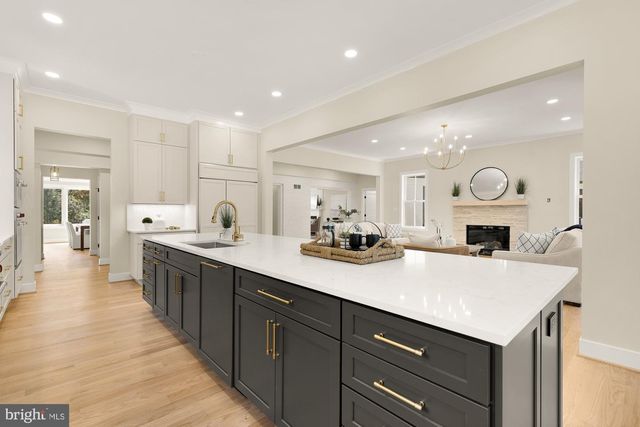 10700 ALLOWAY DR, Potomac, MD 20854