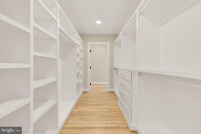 10700 ALLOWAY DR, Potomac, MD 20854