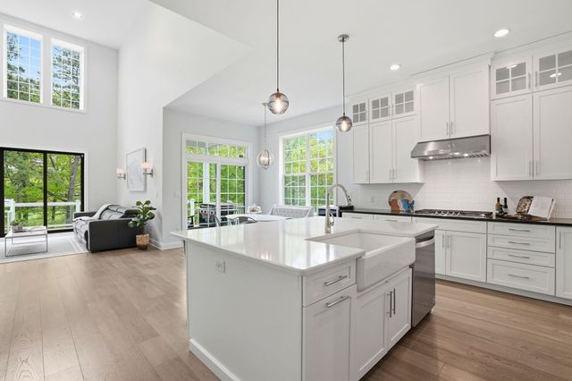 48 Briarwood, Plymouth, MA 02360