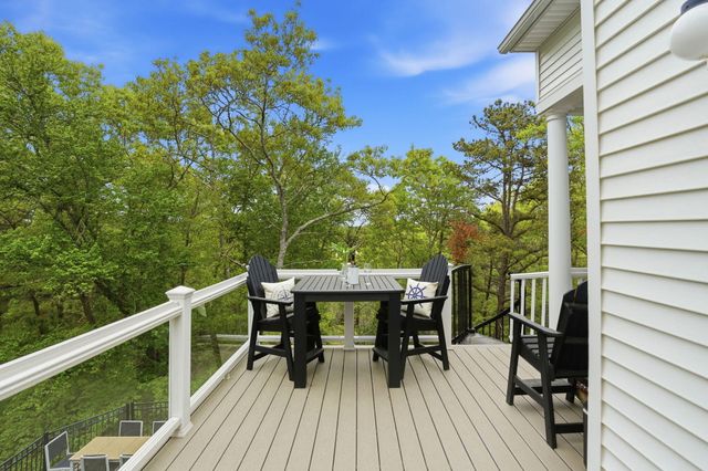48 Briarwood, Plymouth, MA 02360