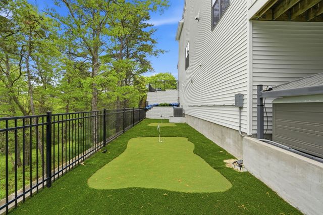 48 Briarwood, Plymouth, MA 02360