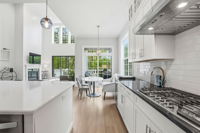 48 Briarwood, Plymouth, MA 02360