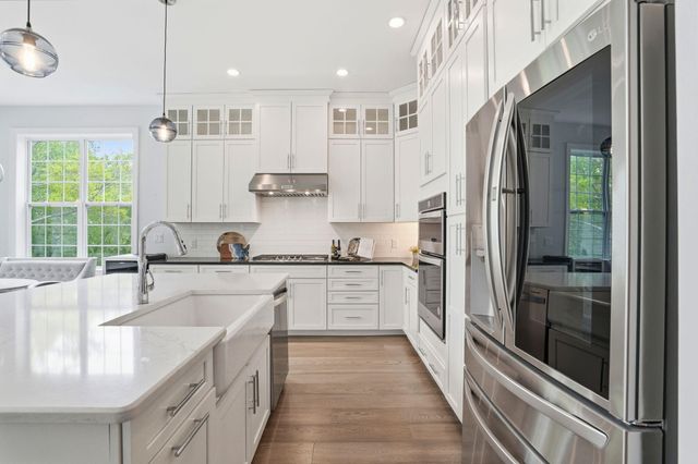 48 Briarwood, Plymouth, MA 02360