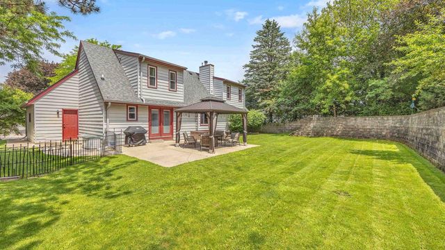 715 HAWTHORN DRIVE, West Bend, WI 53095