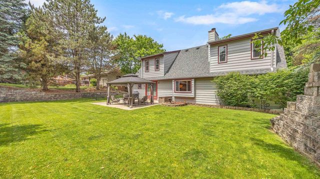 715 HAWTHORN DRIVE, West Bend, WI 53095