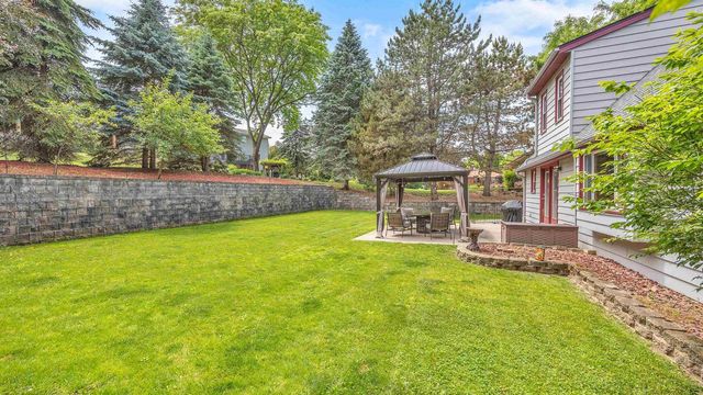 715 HAWTHORN DRIVE, West Bend, WI 53095