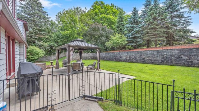 715 HAWTHORN DRIVE, West Bend, WI 53095