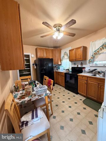 808 OLD ORCHARD LN, Bristol, PA 19007