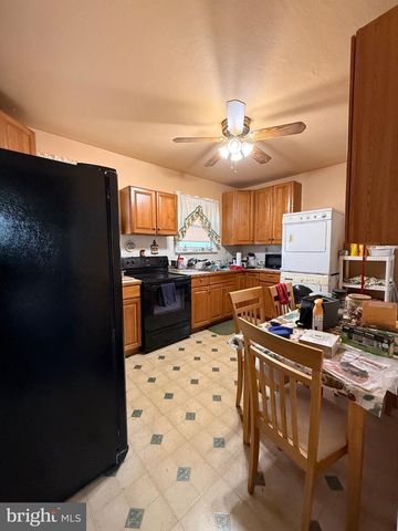 808 OLD ORCHARD LN, Bristol, PA 19007