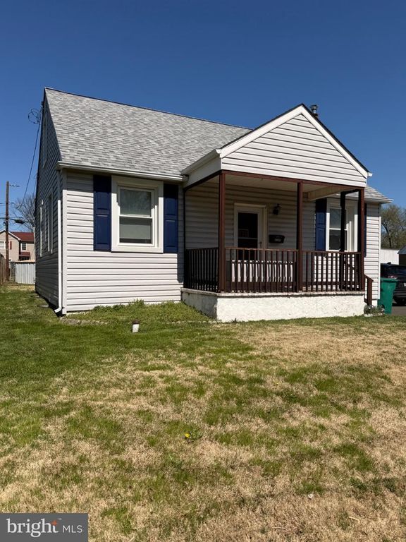 808 OLD ORCHARD LN, Bristol, PA 19007