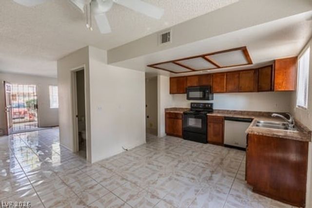 5267 Lisagayle Court 136, Las Vegas, NV 89103