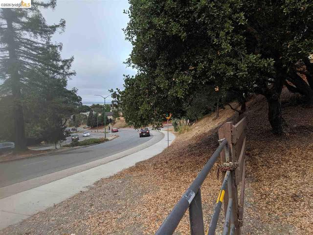 0 Redwood Rd, Oakland, CA 94619