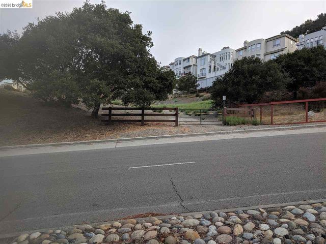 0 Redwood Rd, Oakland, CA 94619