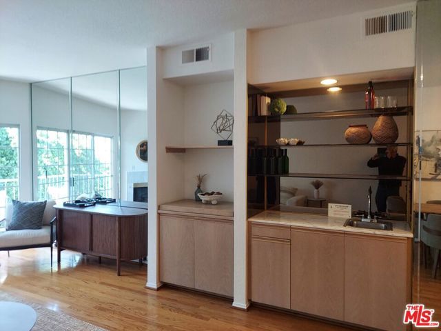 10650 Kinnard Avenue 211, Los Angeles, CA 90024