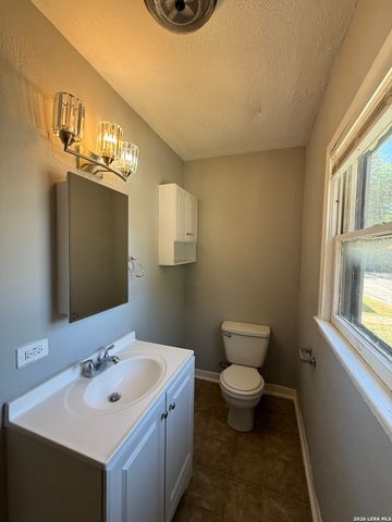 142 Vassar Ln Apt 1, San Antonio, TX 78212