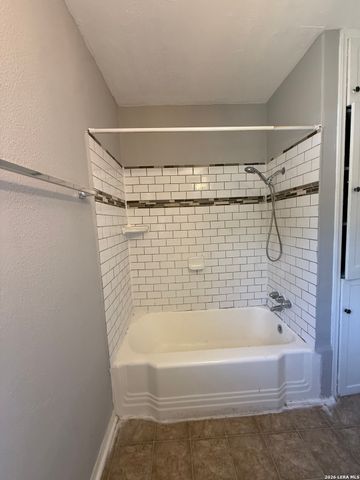 142 Vassar Ln Apt 1, San Antonio, TX 78212