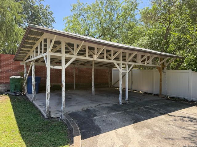 142 Vassar Ln Apt 1, San Antonio, TX 78212