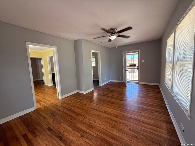 142 Vassar Ln Apt 1, San Antonio, TX 78212
